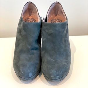 NEW VINCE Camino grey suede booties